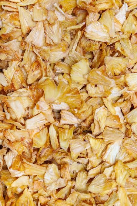 Dried pineapple
